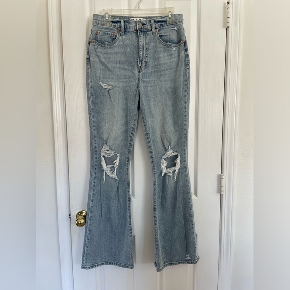 NWT Urban Outfitters Brand Daze Denim Go-Getter High Rise Flare Jeans; Size 29 - Picture 2 of 5